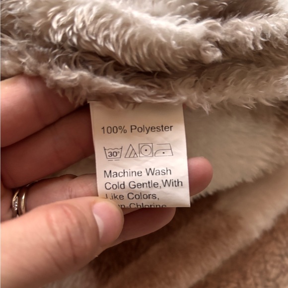 Brown and white fluffy button-up plush jacket with front pockets, size L - Picture 7 of 7